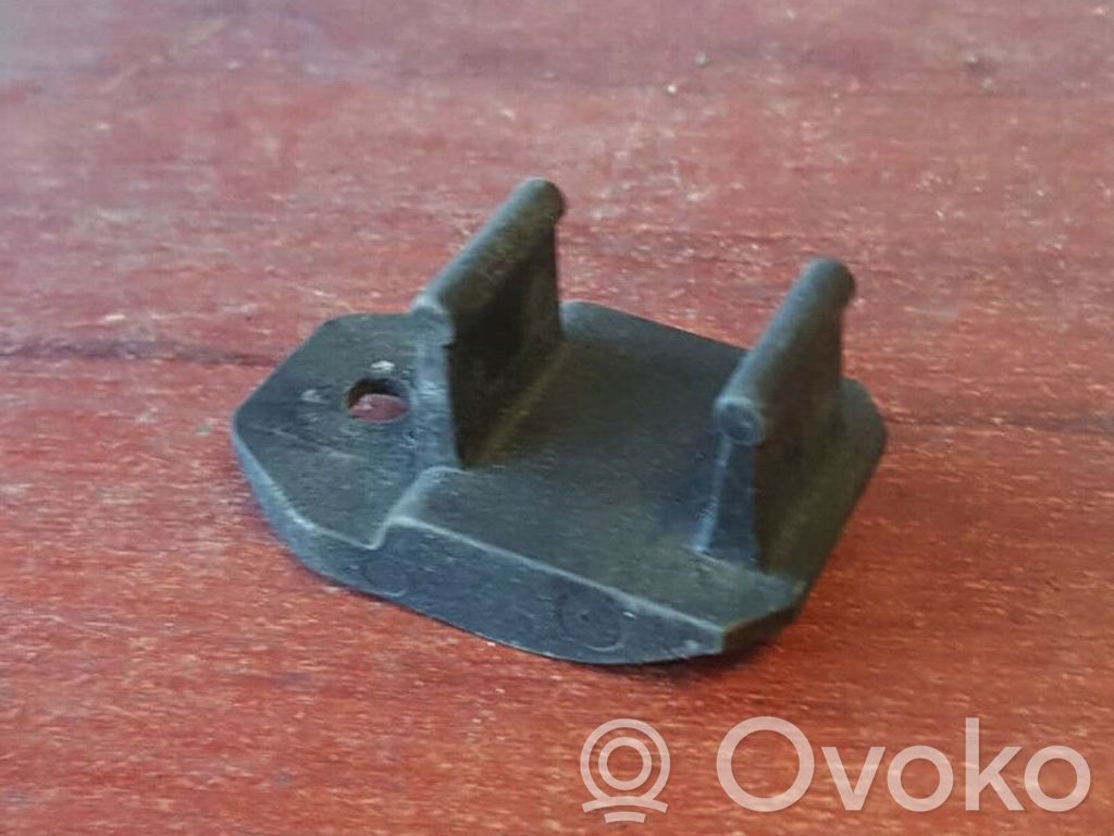 BMW 5 E39 Radiator mount bracket 
