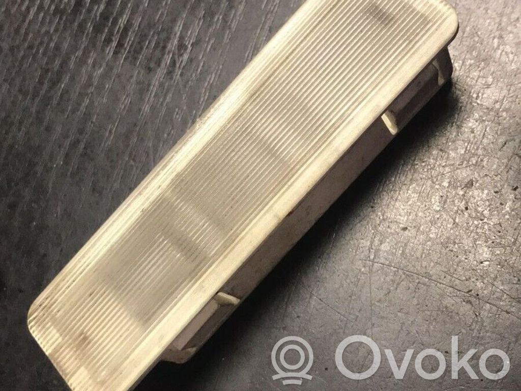 BMW 7 E38 Takaistuimen valo 