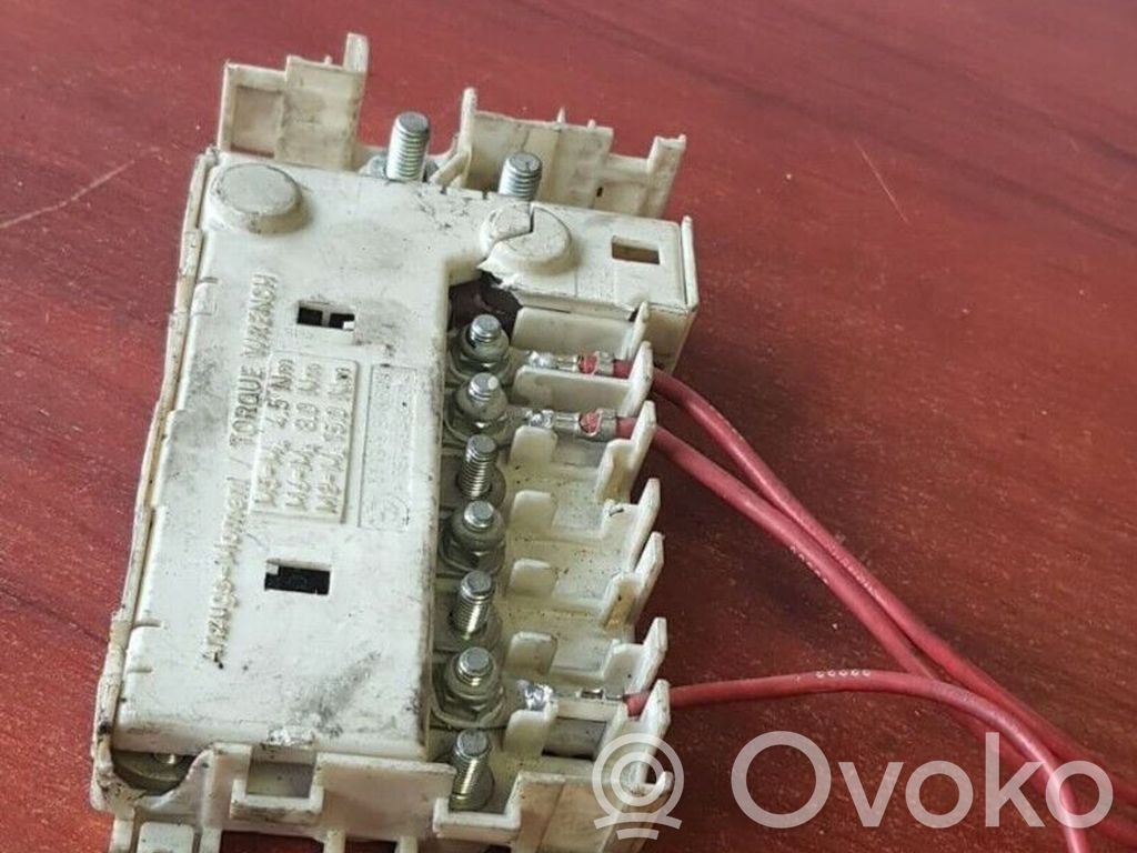 BMW 7 E38 Saugiklių blokas 