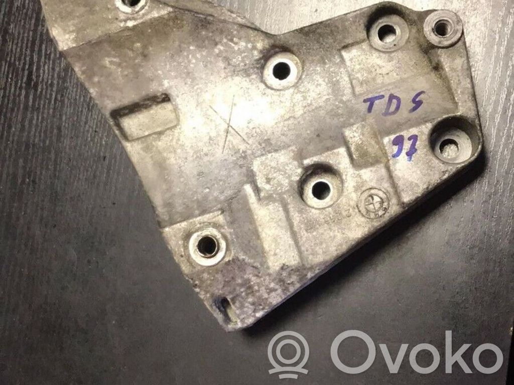 BMW 5 E39 Engine mounting bracket 
