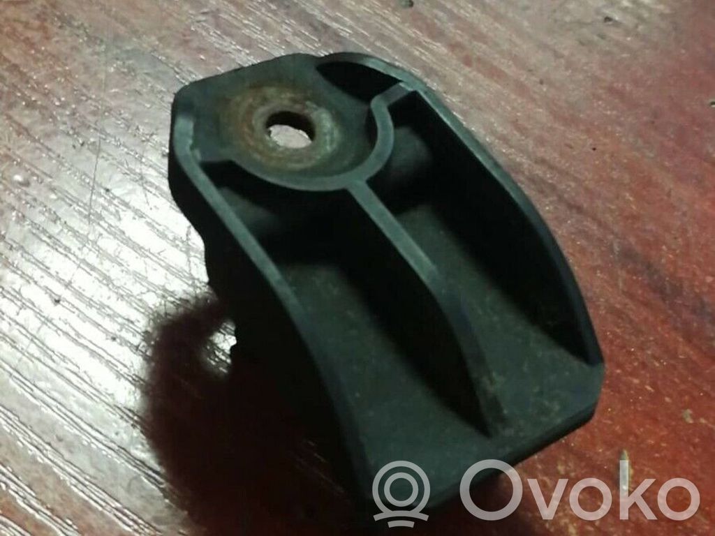 Radiator mount bracket   1740315