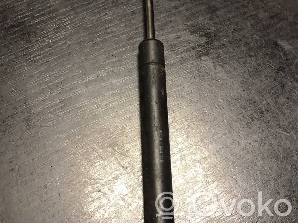 BMW 5 E34 Dzinēja pārsega amortizators 