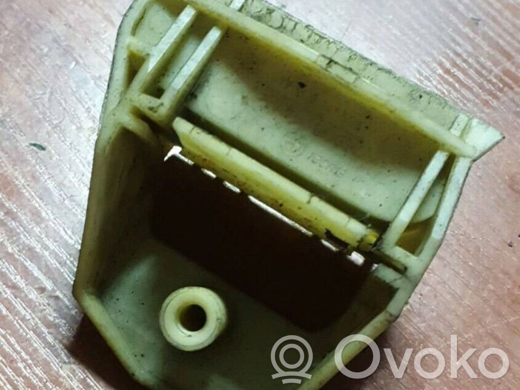BMW 5 E39 Fixation de radiateur 