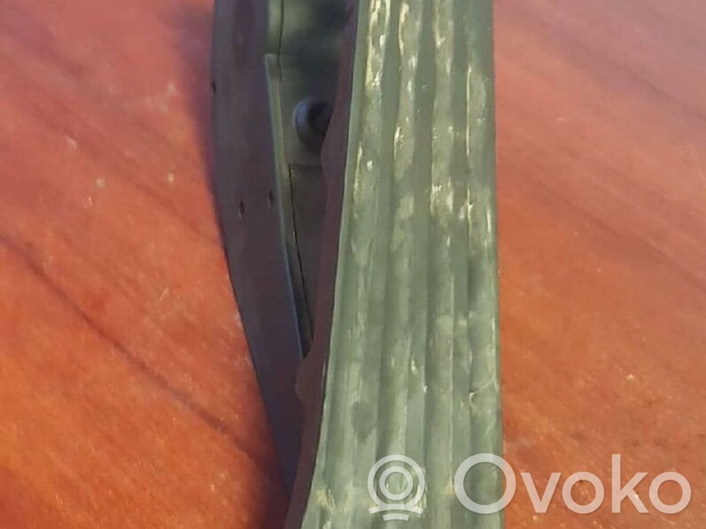 Accelerator throttle pedal   6772645