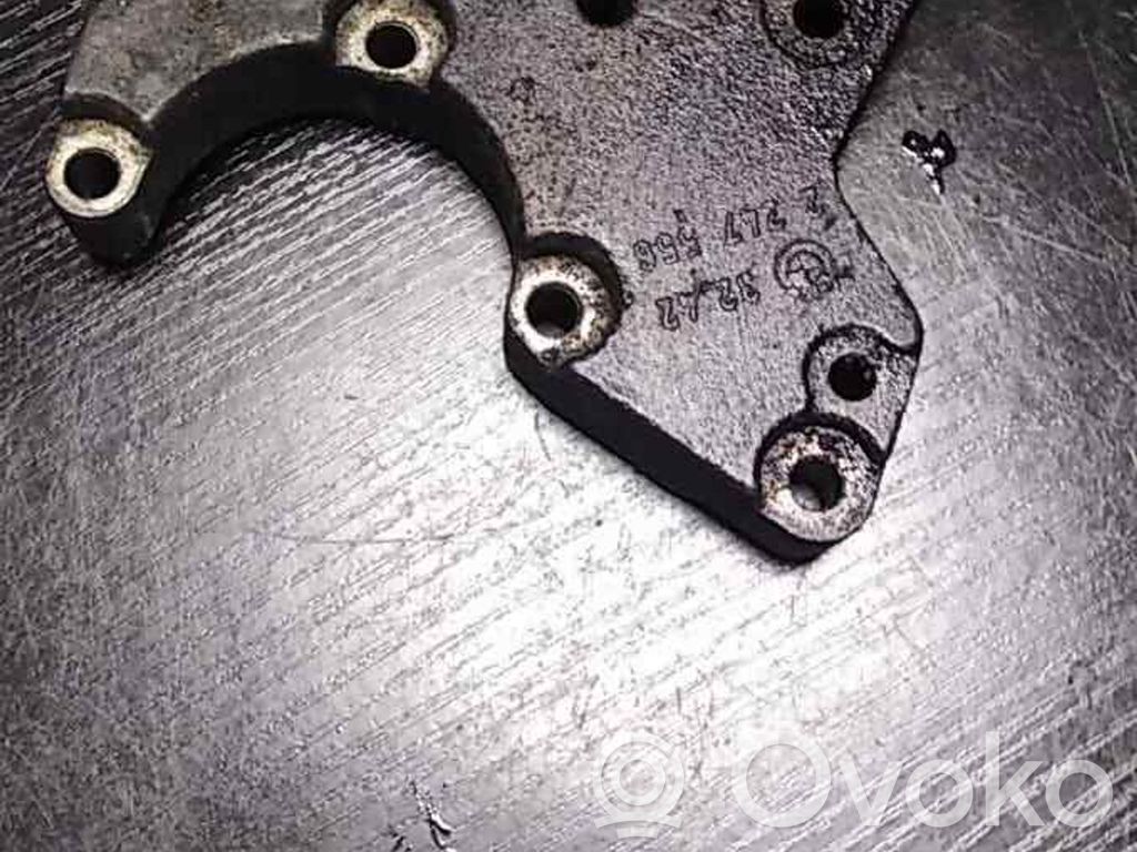 BMW 5 E39 Power steering pump mounting bracket 