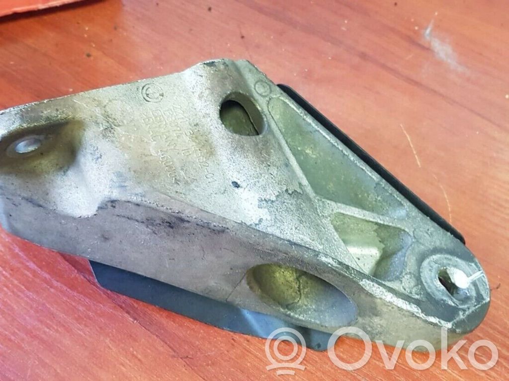 BMW X3 E83 Engine mounting bracket 