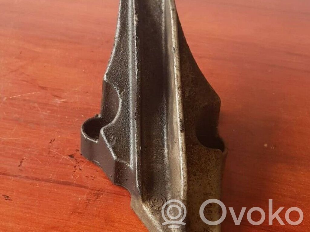 BMW 5 E39 Engine mounting bracket 