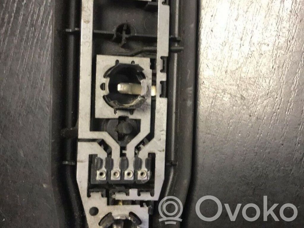 BMW 5 E39 Takavalon polttimon suojan pidike 
