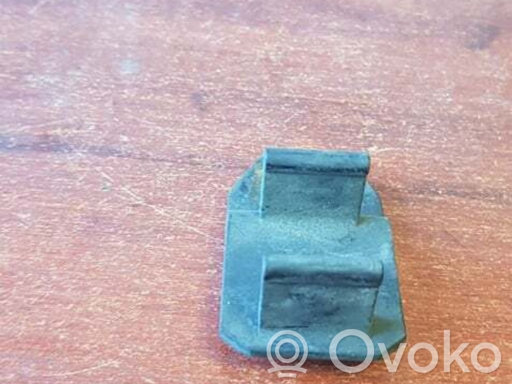 BMW 5 E39 Radiator mount bracket 