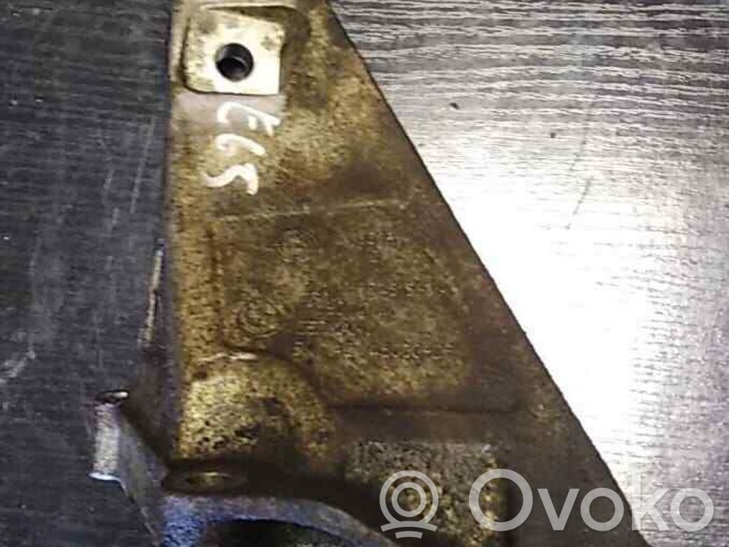 BMW 7 E65 E66 Engine mounting bracket 