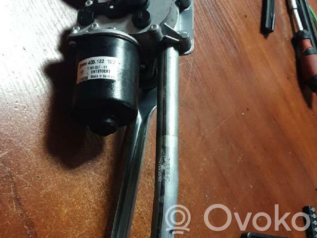 BMW 1 E81 E87 Etupyyhkimen vivusto ja moottori 