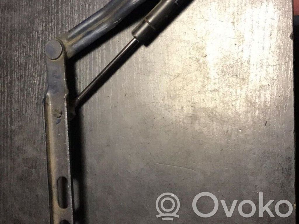 BMW 5 E34 Dzinēja pārsega amortizators 