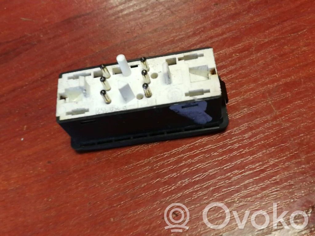 Interruptor de control de tracción (ASR)   8350352