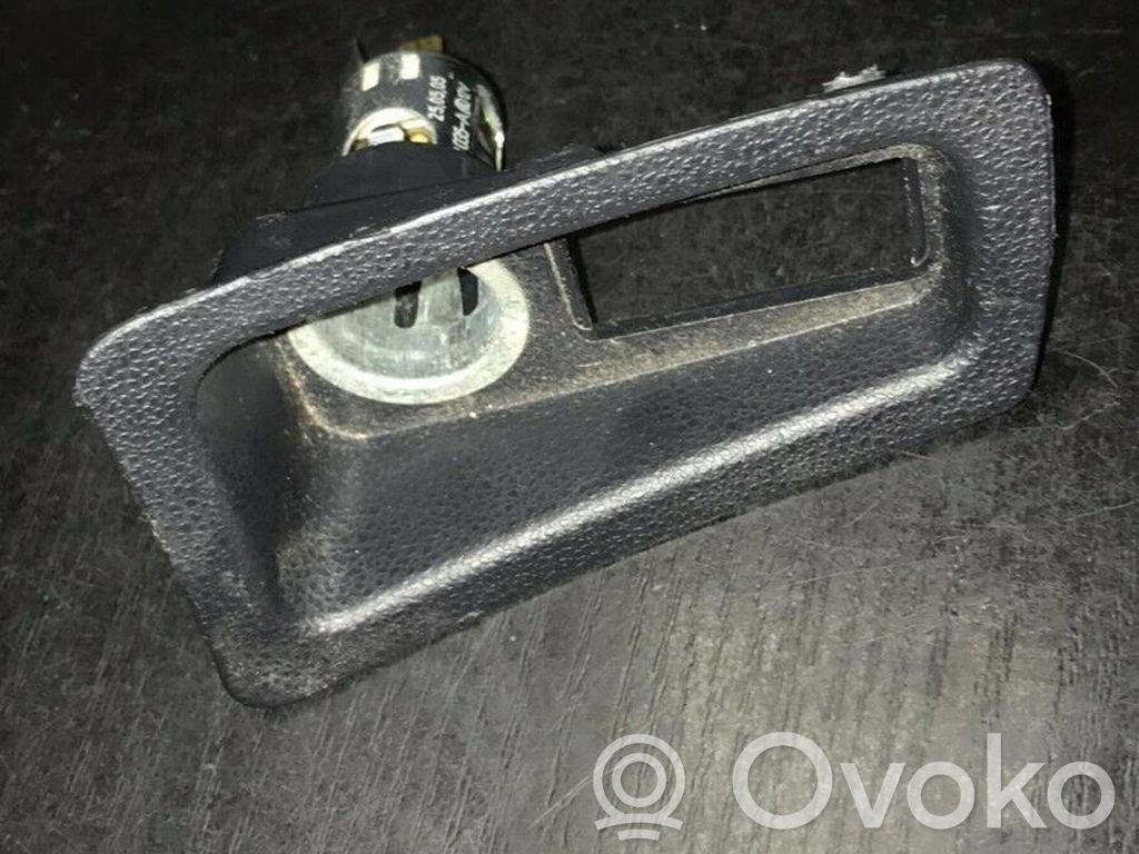 BMW 1 E81 E87 Enchufe conector entrada auxiliar 