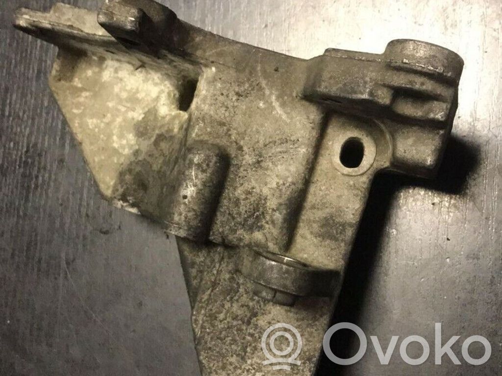 Engine mounting bracket   2245747