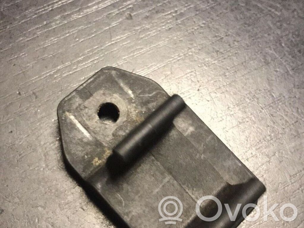 BMW 5 E39 Radiator mount bracket 