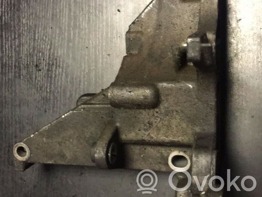 BMW 5 E34 Engine mounting bracket 