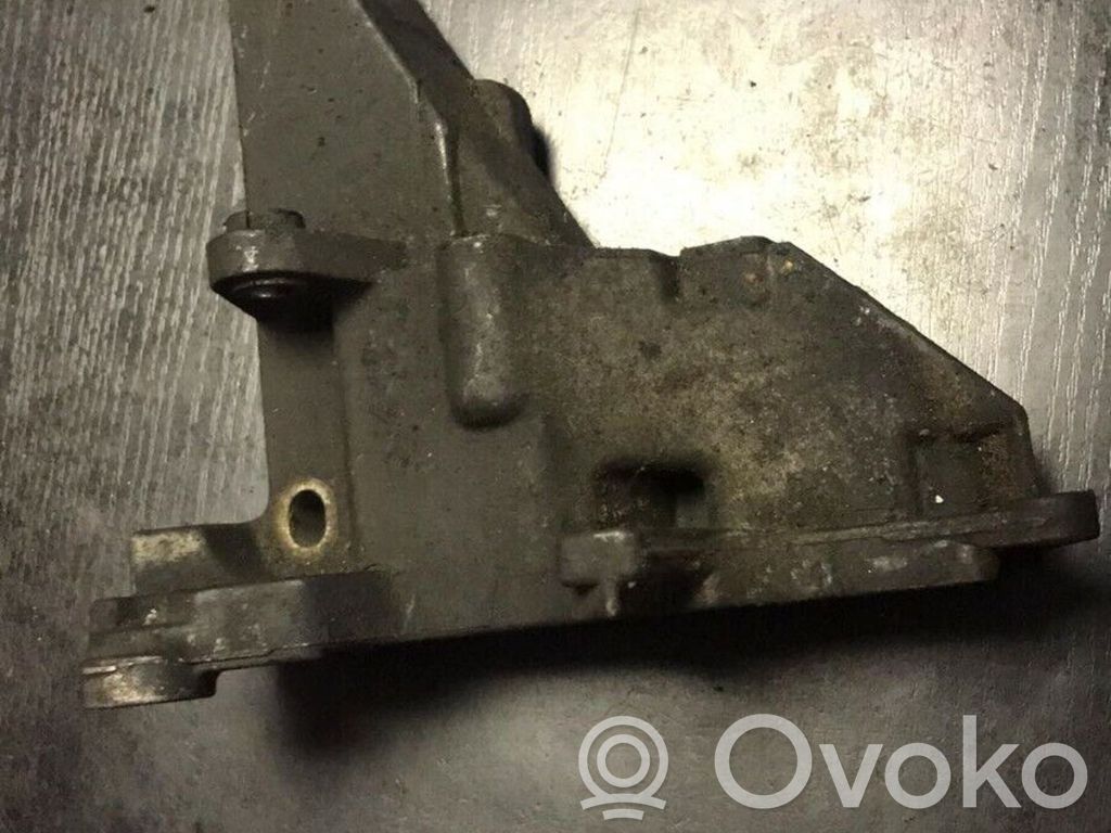 BMW 5 E34 Engine mounting bracket 