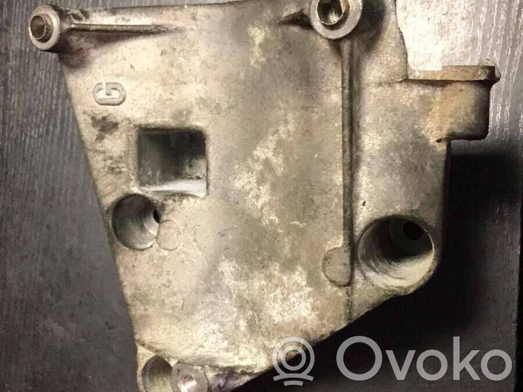 BMW 5 E39 Engine mounting bracket 