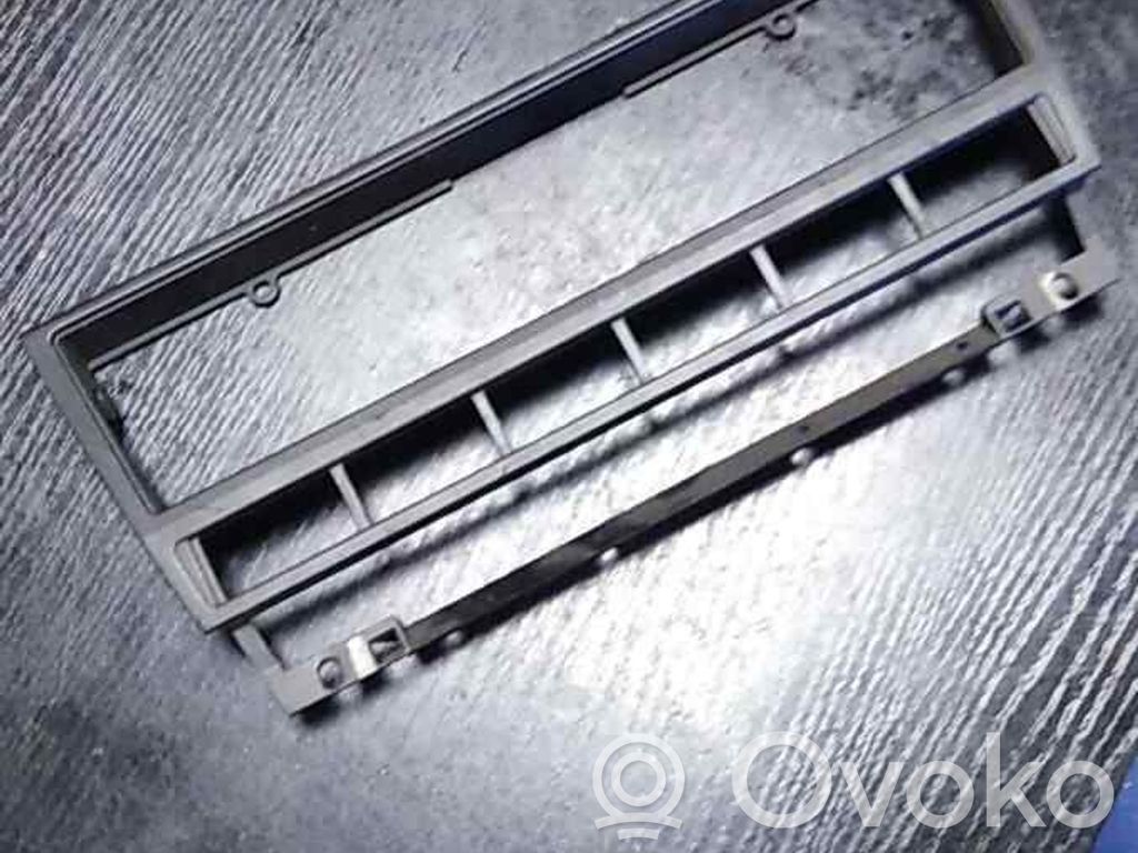 BMW 5 E39 Kita salono detalė 