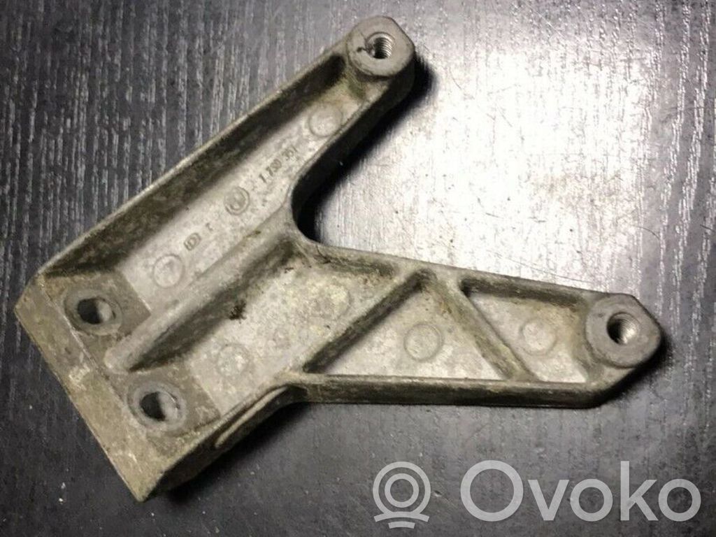 BMW 3 E36 Engine mounting bracket 