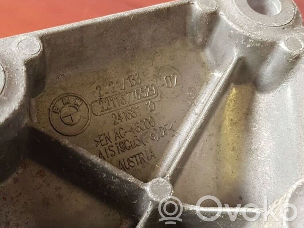 Engine mounting bracket   6776529