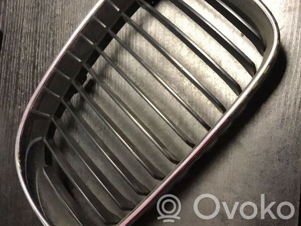 BMW 1 E82 E88 Augšējais režģis 