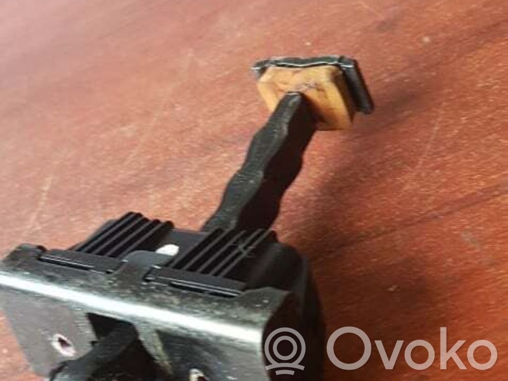 BMW 1 E82 E88 Front door check strap stopper 