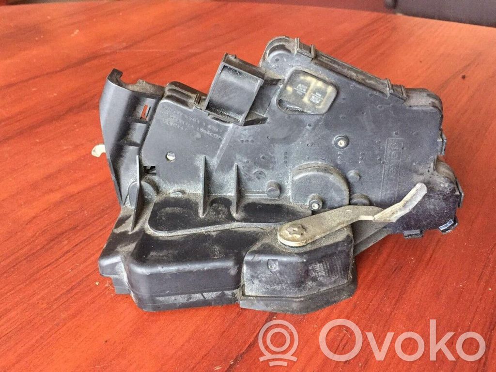 BMW 3 E46 Aizmugurē slēdzene 