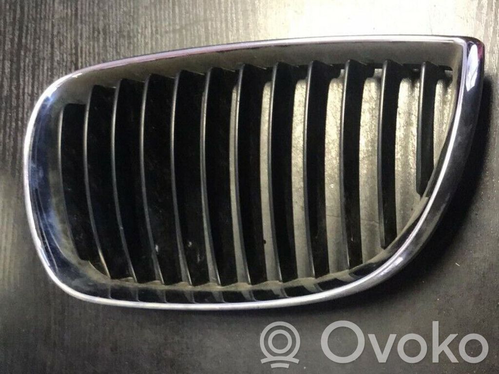 BMW 1 E81 E87 Augšējais režģis 