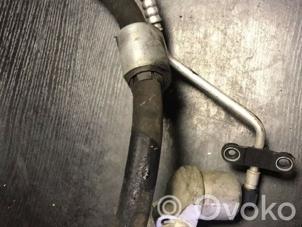 BMW 1 E81 E87 Ilmastointilaitteen putki (A/C) 