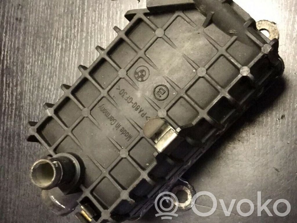 Oil filter mounting bracket   2245343