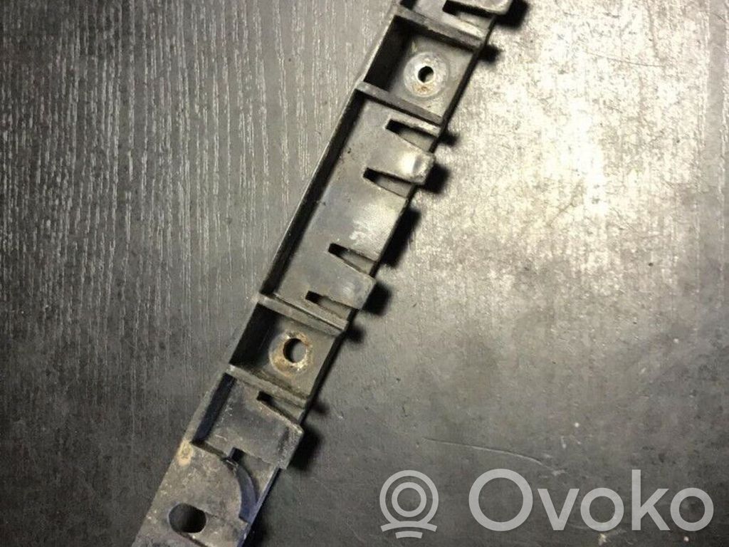 Fender mounting bracket   7118160
