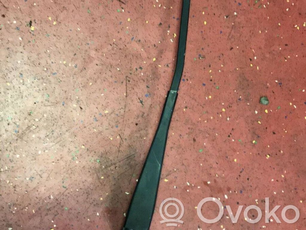 BMW 1 E81 E87 Front wiper blade arm 