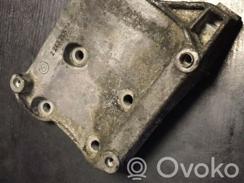 BMW 5 E39 Engine mounting bracket 