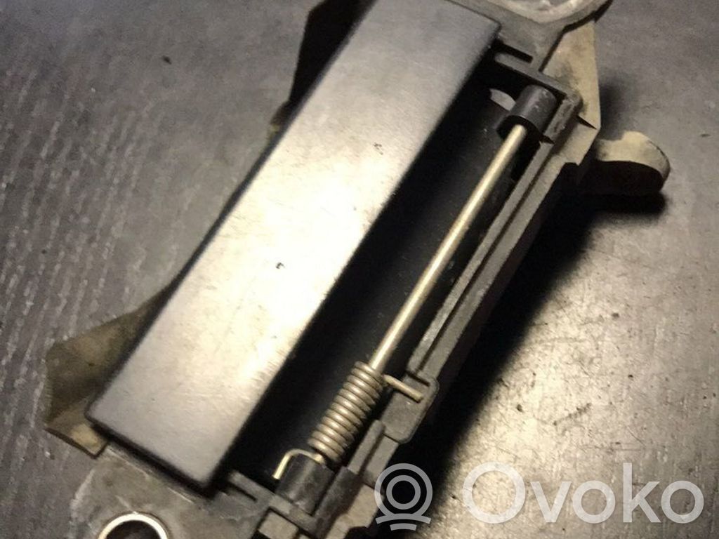 Audi A4 S4 B5 8D Klamka zewnętrzna drzwi przednich 