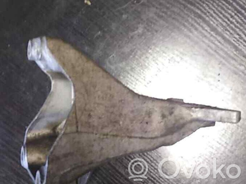 Engine mounting bracket   6781916