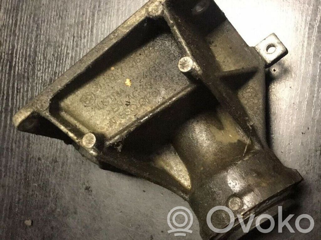BMW X3 E83 Pusašio pakabinamo guolio kronšteinas 