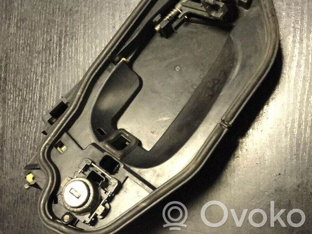 BMW X3 E83 Front door exterior handle/bracket 