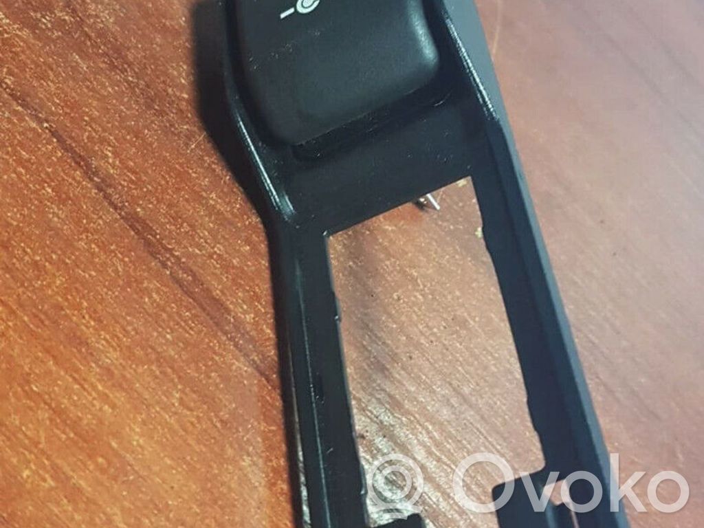 BMW 1 E81 E87 Kita bagažinės apdailos detalė 