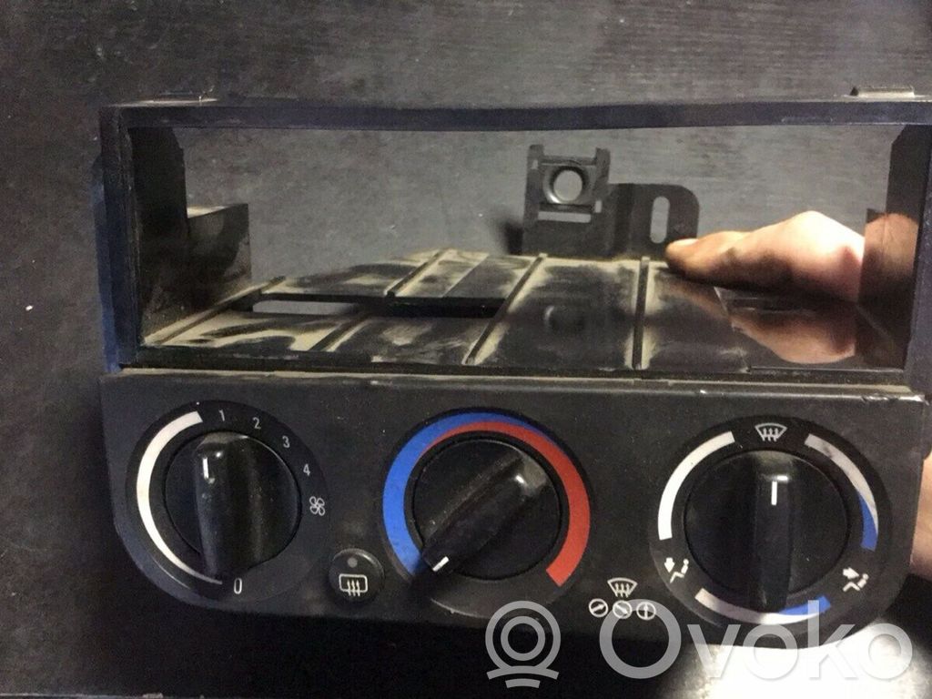 BMW 3 E36 Climate control unit 