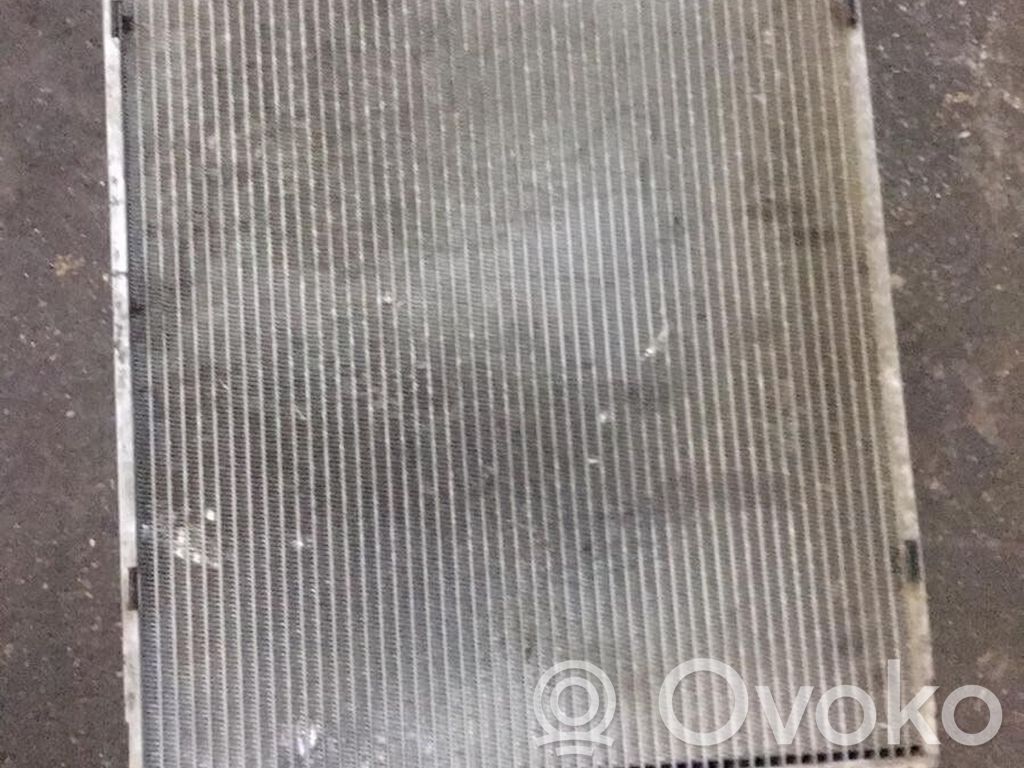 BMW 1 E81 E87 Jäähdyttimen lauhdutin 