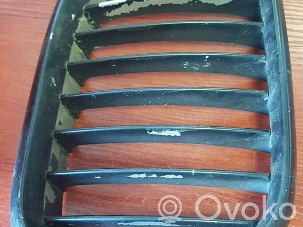 Front grill   8247674