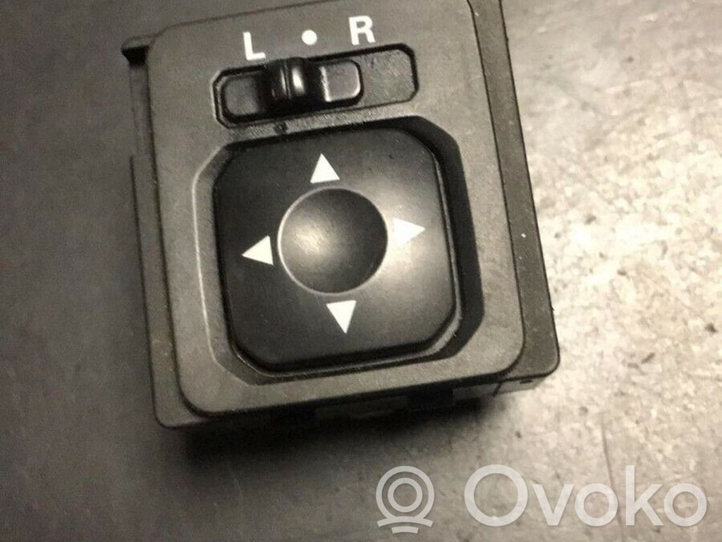 Mitsubishi Outlander Wing mirror switch 