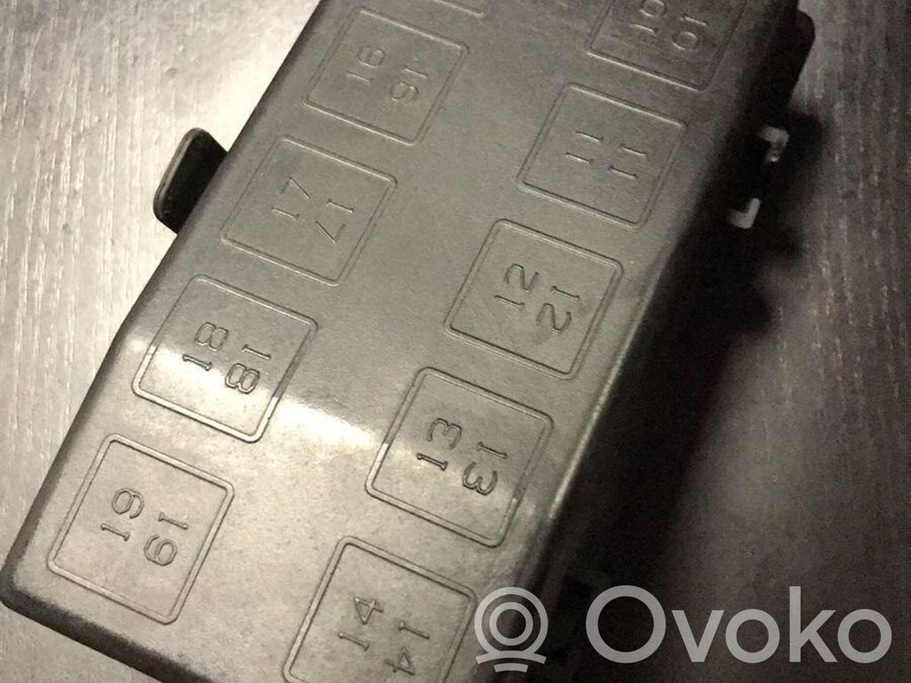 Opel Vectra B Dangtelis saugiklių dėžės 