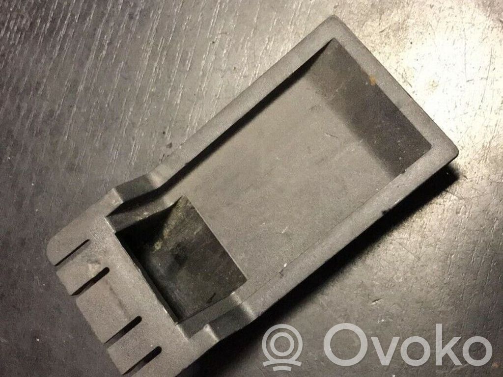 Other trunk/boot trim element   8215891