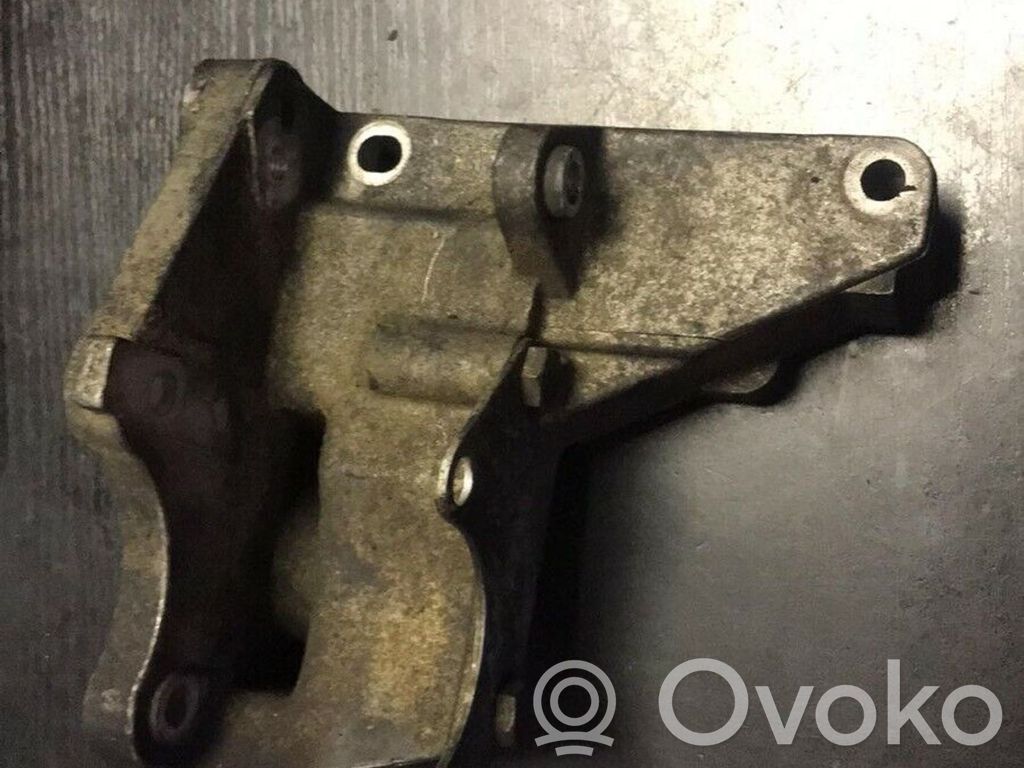 BMW 3 E36 Engine mounting bracket 