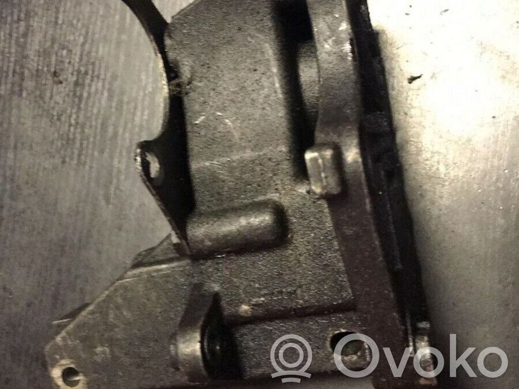 BMW 3 E36 Engine mounting bracket 