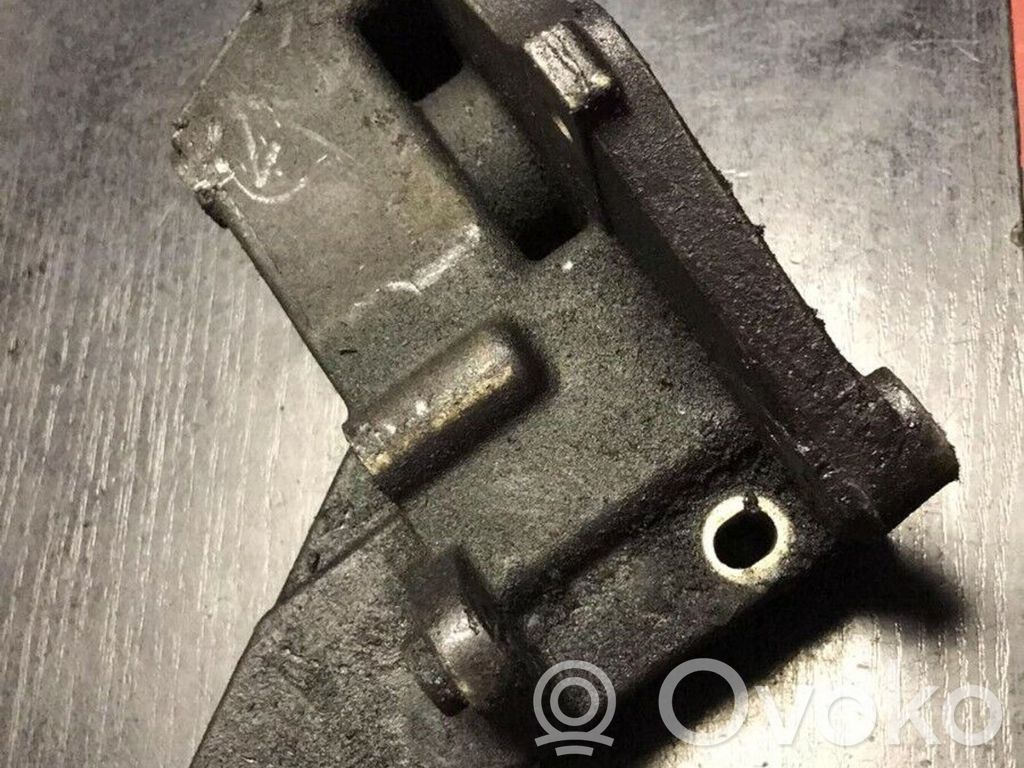 BMW 3 E36 Engine mounting bracket 