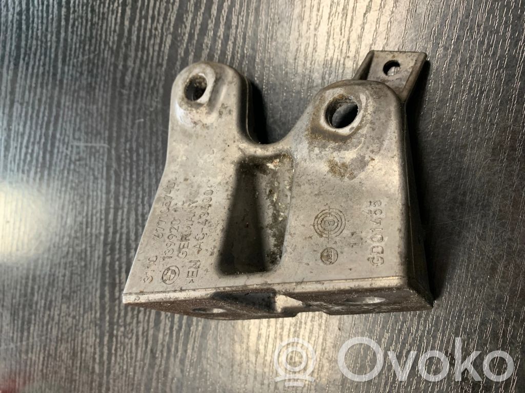 BMW 5 E60 E61 Engine mounting bracket 